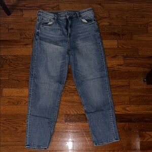 American Eagle Outfitters Mom Jean